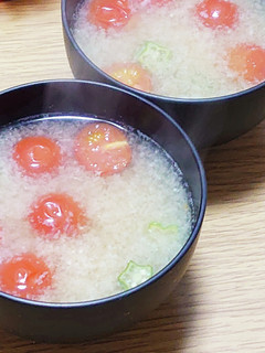 オクラとトマトの味噌汁〜(๑^^๑)-レシピのメイン写真