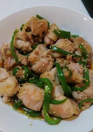 簡単！旨い！鶏もも肉ピーマンごまオイ炒め-レシピのメイン写真