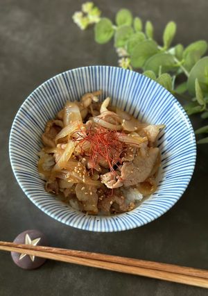 【焼肉丼】具材2つ、10分で完成!-レシピのメイン写真