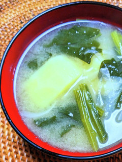 ほうれん草と新玉ねぎ・じゃがいもの味噌汁-レシピのメイン写真
