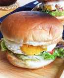 ♡レタストマトソーセージエッグバーガー♡