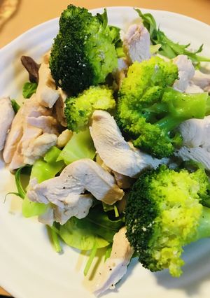 鶏胸肉の塩茹で＆ベビーリーのフサラダ-レシピのメイン写真
