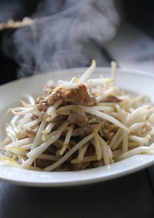 強気の牛肉ともやし炒めは主役交代の人生劇-レシピのメイン写真
