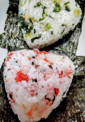 おにぎり♪おにぎり中身は~♡楽しみ♪(笑-レシピのメイン写真