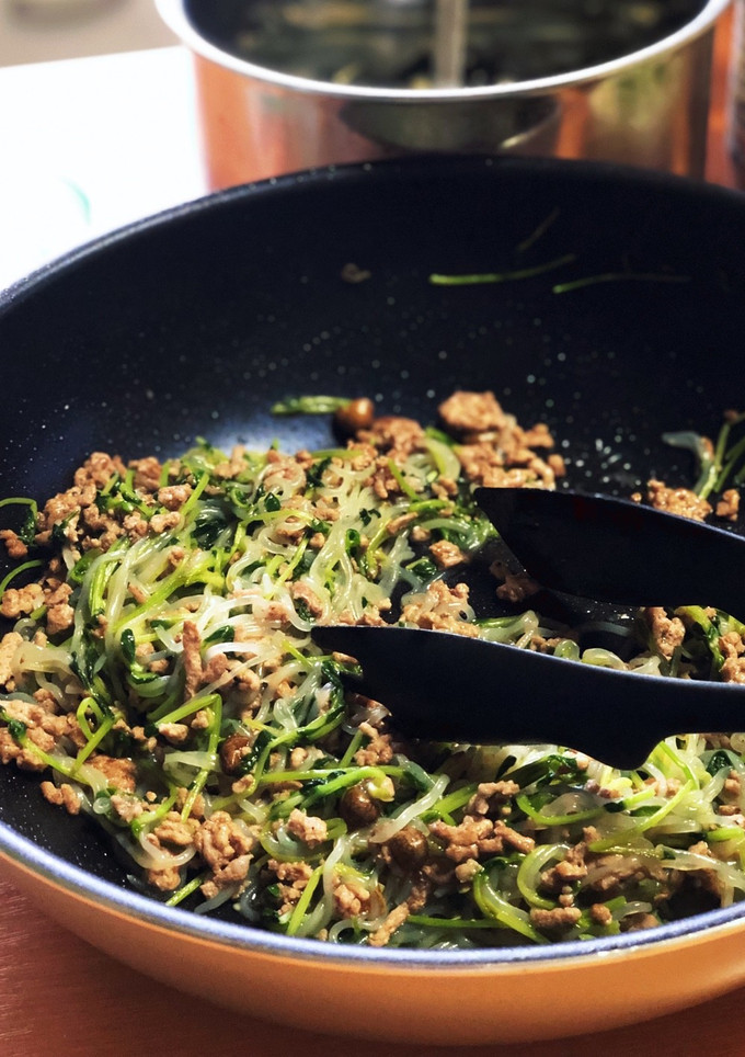 豆苗とひき肉としらたきの炒め煮-レシピのメイン写真