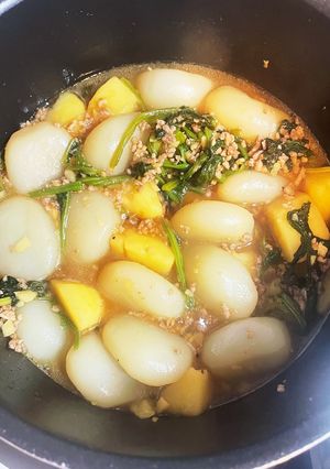 玉こんにゃくとじゃがいもの肉煮込み-レシピのメイン写真