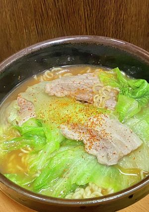 サッポロ一番みそラーメン・豚バラ＆レタス-レシピのメイン写真