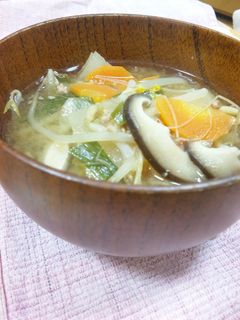 おかずになるみそ汁☆ひき肉で豚汁風-レシピのメイン写真