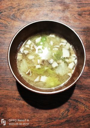 舞茸と契りレタスと根菜の麹味噌汁-レシピのメイン写真
