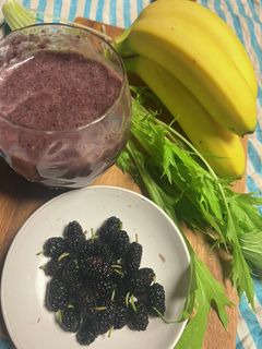 マルベリーとバナナと水菜のスムージー-レシピのメイン写真