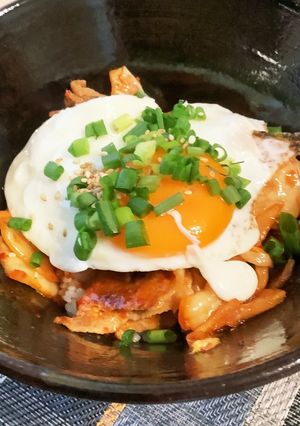♡豚キムチ丼♡オンザ玉子♡-レシピのメイン写真