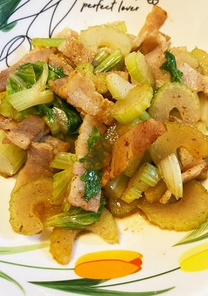 材料2つ☆☆セロリとベーコンの炒め物-レシピのメイン写真