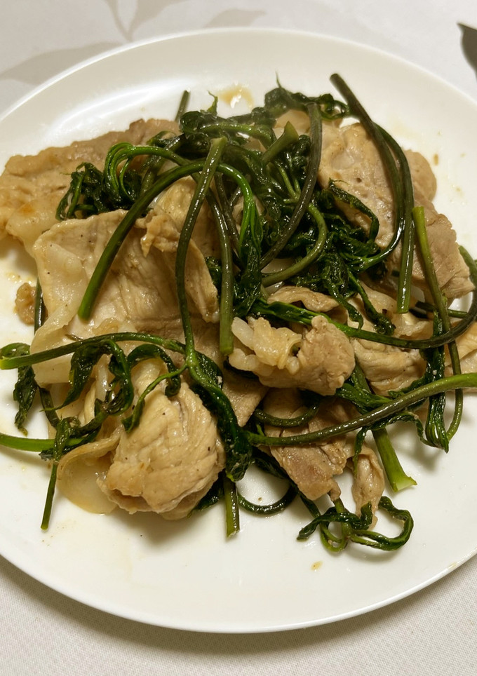 コシアブラと豚肉の塩こしょう炒め-レシピのメイン写真