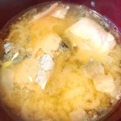 รูปของ 生臭くない♡簡単！鯖缶と長ネギの味噌汁