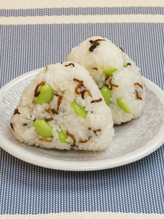 塩こんぶと枝豆のおにぎり-レシピのメイン写真