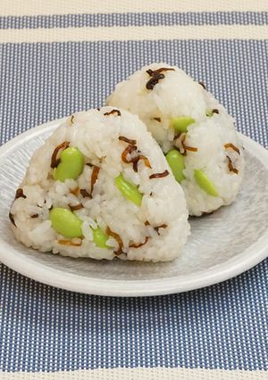 塩こんぶと枝豆のおにぎり-レシピのメイン写真