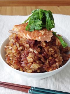 おにぎり◎鮭のもろみ味噌炊き込み御飯-レシピのメイン写真