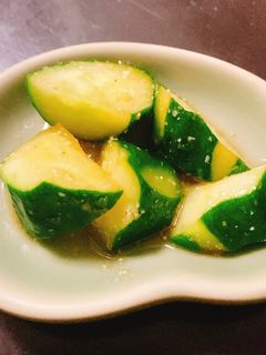 お酢とごま油で、きゅうりとごまの浅漬け-レシピのメイン写真