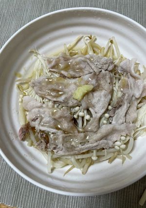 貧乏ズボラ飯　豚肉もやしえのき　レンジ-レシピのメイン写真