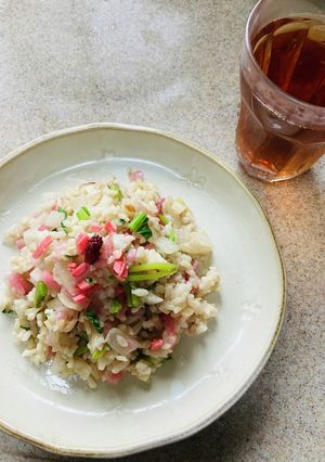 玉ねぎ梅酢漬けを使ったチャーハン-レシピのメイン写真