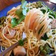 海鮮とパクチーのペペロンチーノ。