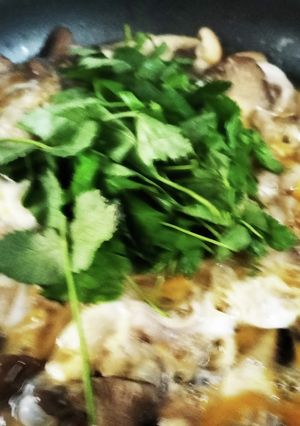 豚肉.キノコ.卵の卵とじ！厨房ばあばぁ！-レシピのメイン写真