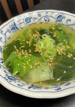 焼肉のお供に☆余ったレタスと若芽のスープ-レシピのメイン写真