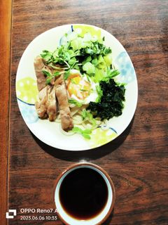 チキンと青菜の温玉ぶっかけうどん-レシピのメイン写真