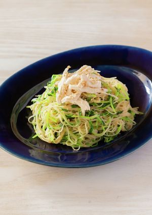 豆苗まるごと！蒸し鶏の簡単サラダビーフン-レシピのメイン写真