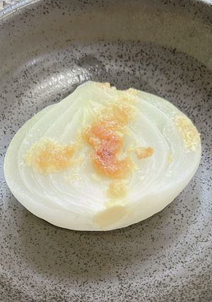 新玉葱のレンジ蒸し（味噌味）-レシピのメイン写真