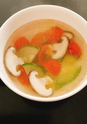 ごま油香るトマト、ズッキーニ、椎茸スープ-レシピのメイン写真