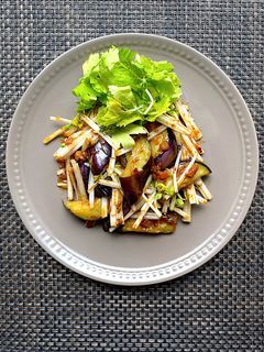 セロリ菜と茄子の肉味噌炒め-レシピのメイン写真