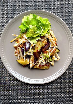 セロリ菜と茄子の肉味噌炒め-レシピのメイン写真