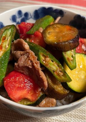 【夏バテ予防】夏野菜の甘辛スタミナ丼-レシピのメイン写真