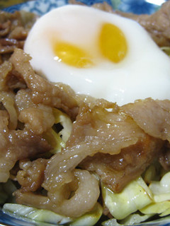 こってり甘辛♪野菜も一緒に豚丼♪温玉のせ-レシピのメイン写真