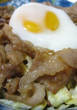 こってり甘辛♪野菜も一緒に豚丼♪温玉のせ-レシピのメイン写真