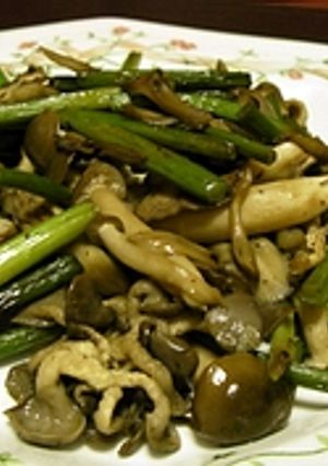 舞茸とにんにくの芽のオイスターソース炒め-レシピのメイン写真
