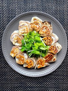 肉味噌と大根の餃子 セロリ菜添え-レシピのメイン写真