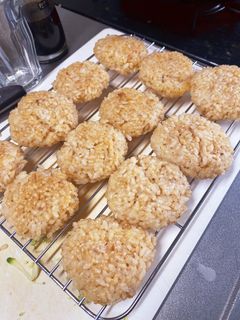 簡単☆つかみ食べ☆チーズ焼きおにぎり-レシピのメイン写真