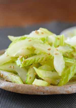 塩もみで食べやすい◎セロリのナムル♪-レシピのメイン写真