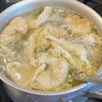 余った鶏皮で作る万能チキンスープ