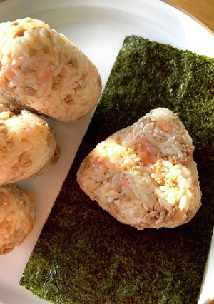 男子ウケ最高♡肉そぼろ紅しょうがおにぎり-レシピのメイン写真