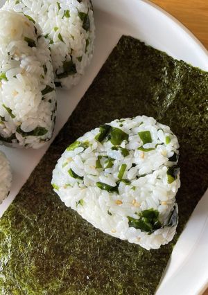 給食の味！わかめご飯おにぎり-レシピのメイン写真