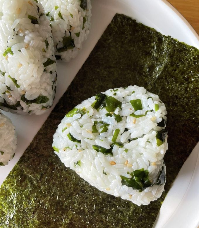 給食の味！わかめご飯おにぎり-レシピのメイン写真