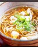 お出汁の効いたそば、うどんのかけ汁