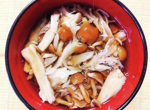 簡単！なめこと エリンギ 舞茸のお吸い物-レシピのメイン写真
