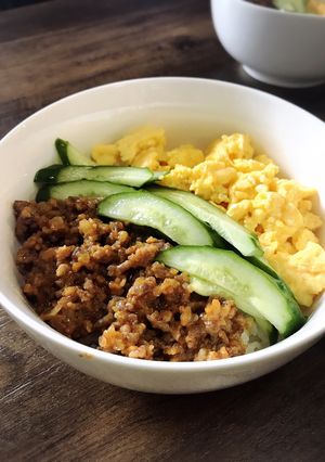簡単！作り置きの肉味噌で三色そぼろ丼♡-レシピのメイン写真