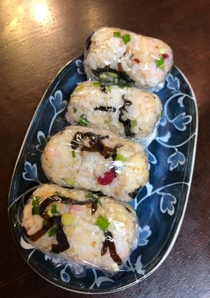天かす・梅・昆布・ネギ♡おにぎり-レシピのメイン写真