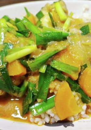 レッドカレーのニラとチューリップ-レシピのメイン写真