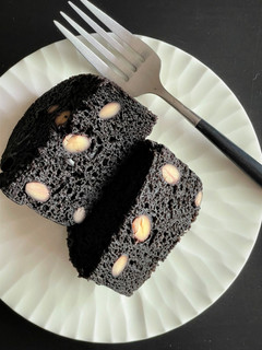 レンチンで簡単♪黒豆入りブラック蒸しパン-レシピのメイン写真
